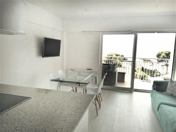 Magnífico Apartamento Reformado con Vistas al Mar en Calonge