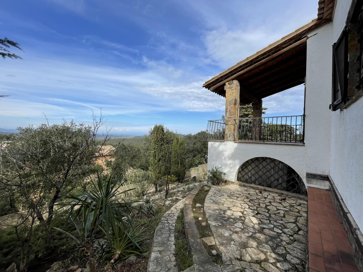 House with Stunning Views and Garden in Begur in Begur