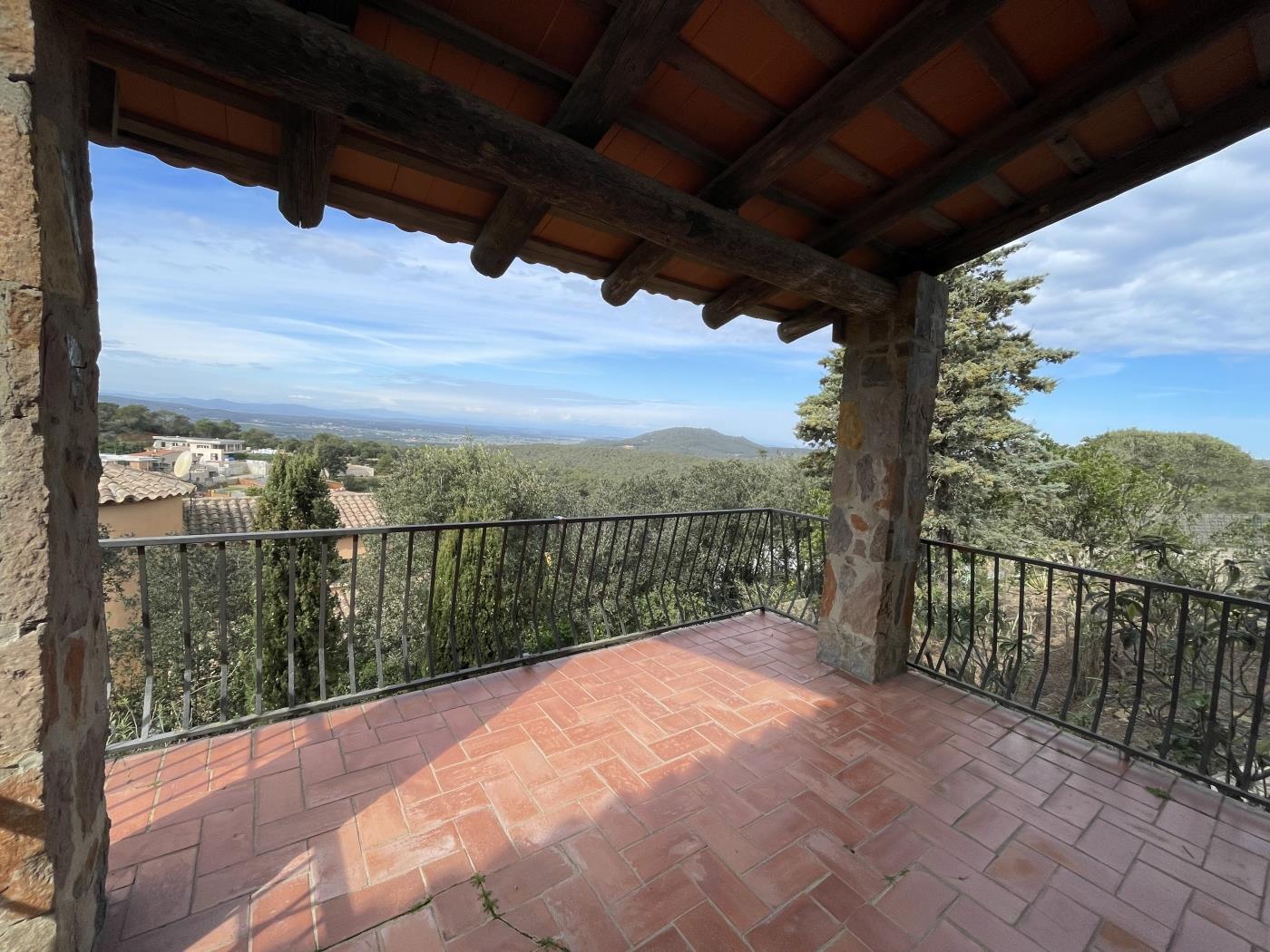 House with Stunning Views and Garden in Begur in Begur