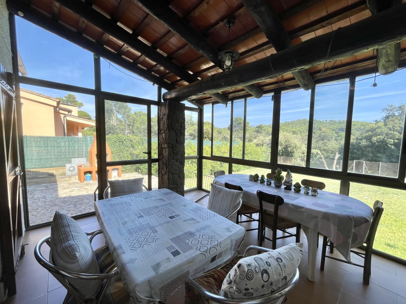 Space and charm: rustic house with garden in Residencial Begur in Begur