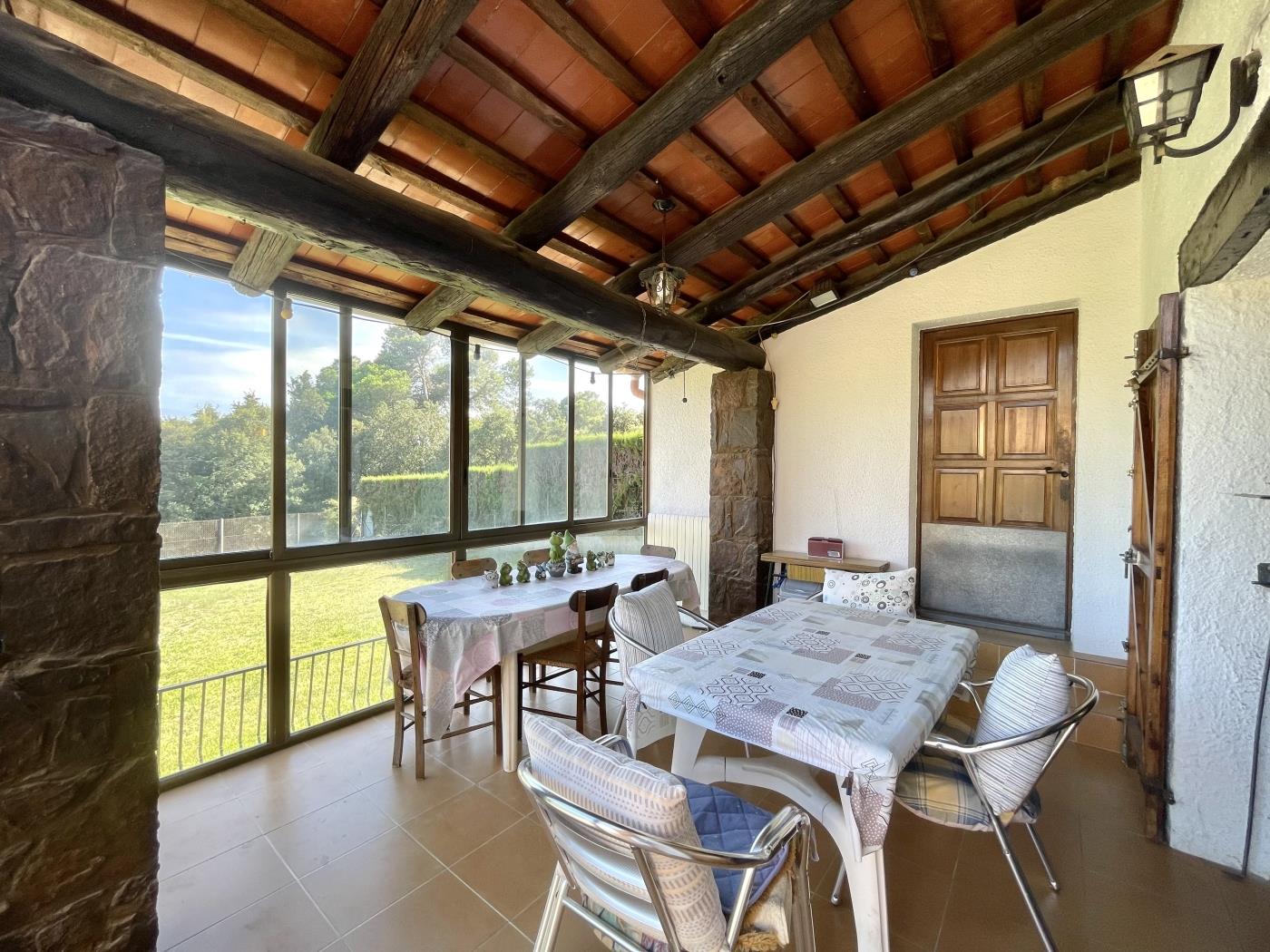 Space and charm: rustic house with garden in Residencial Begur in Begur