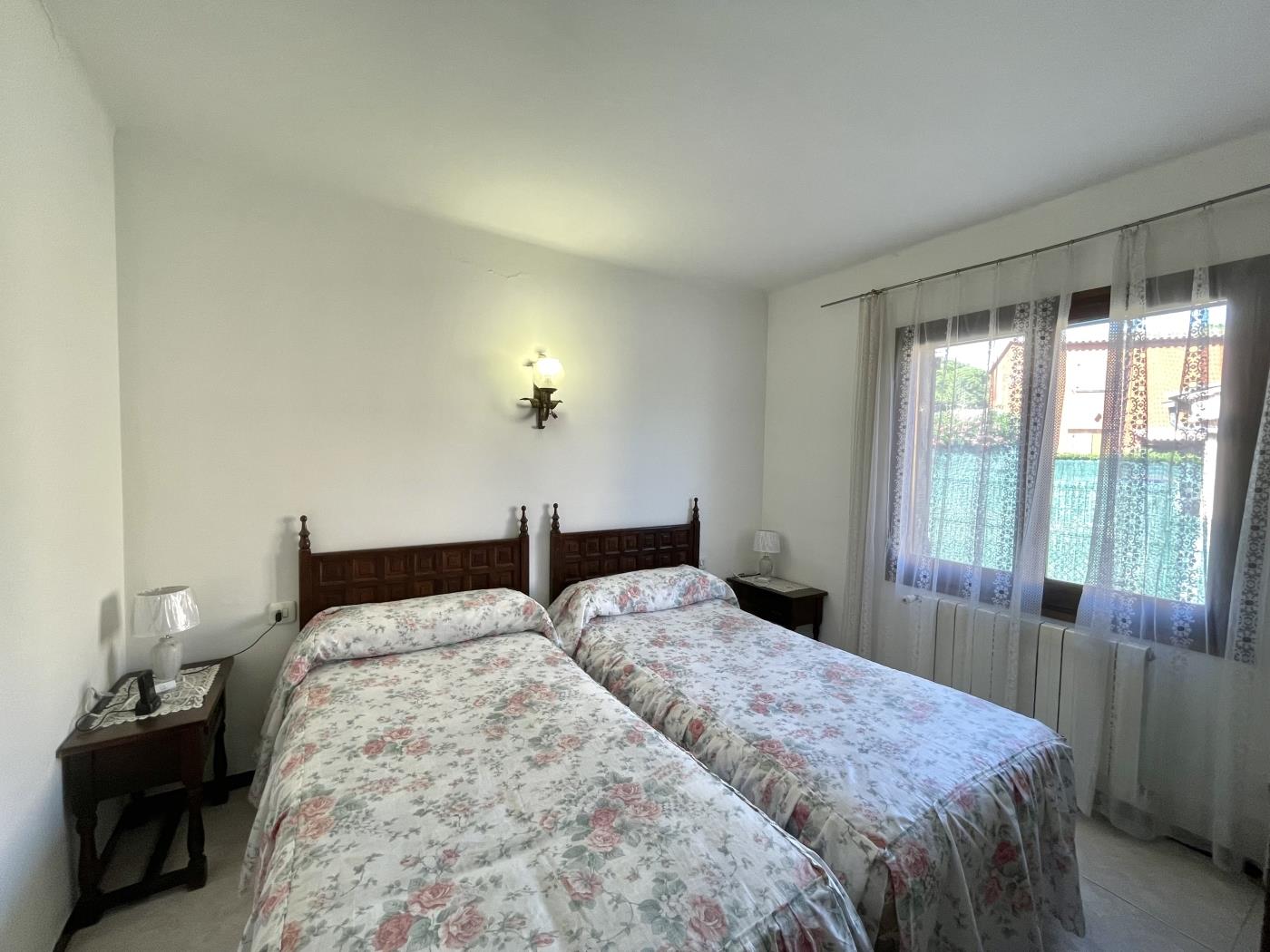Space and charm: rustic house with garden in Residencial Begur in Begur