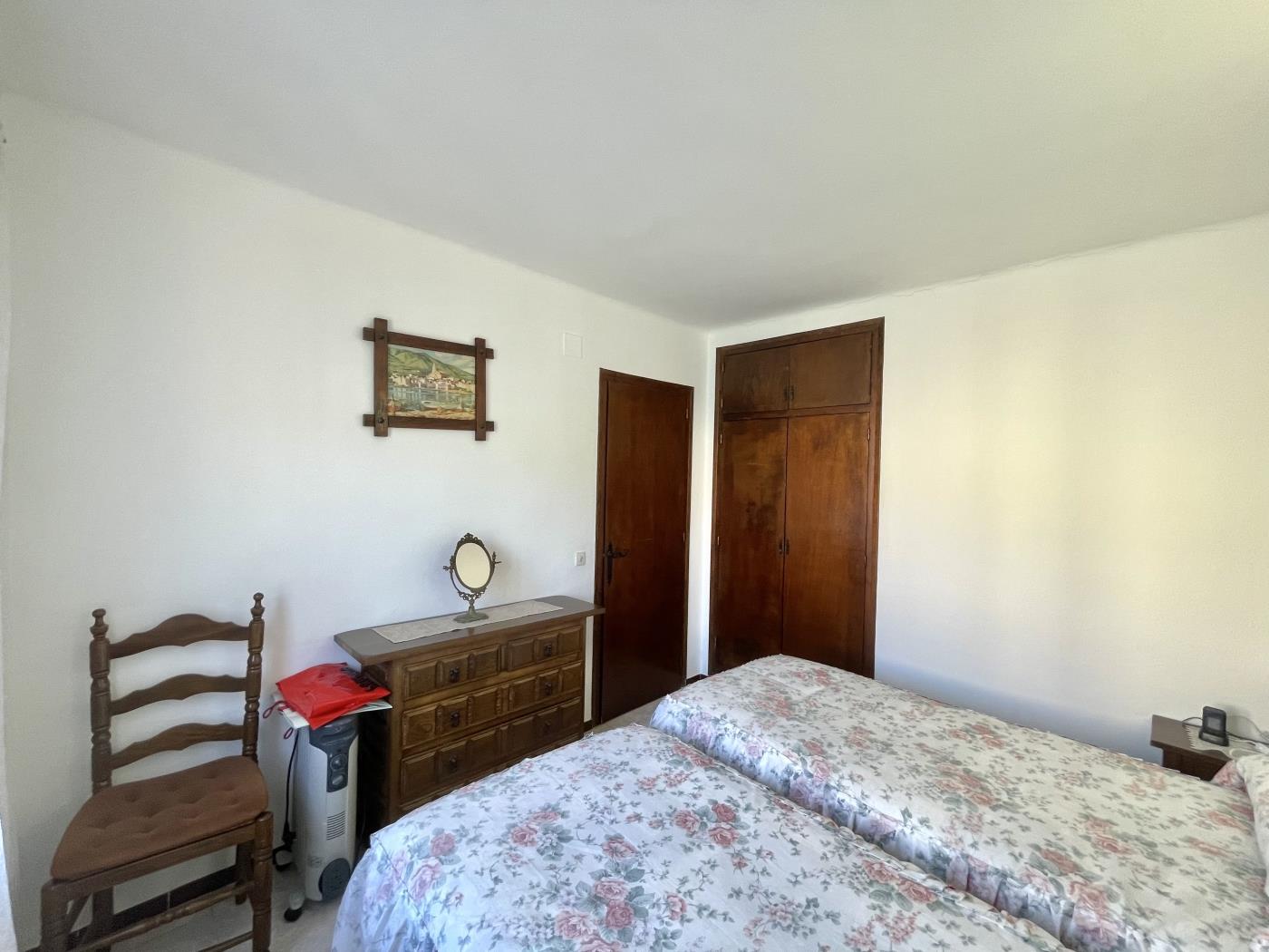 Space and charm: rustic house with garden in Residencial Begur in Begur