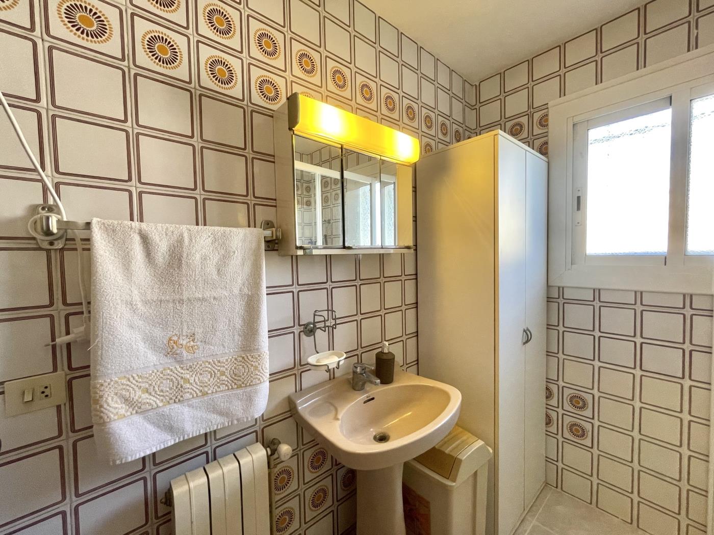Space and charm: rustic house with garden in Residencial Begur in Begur