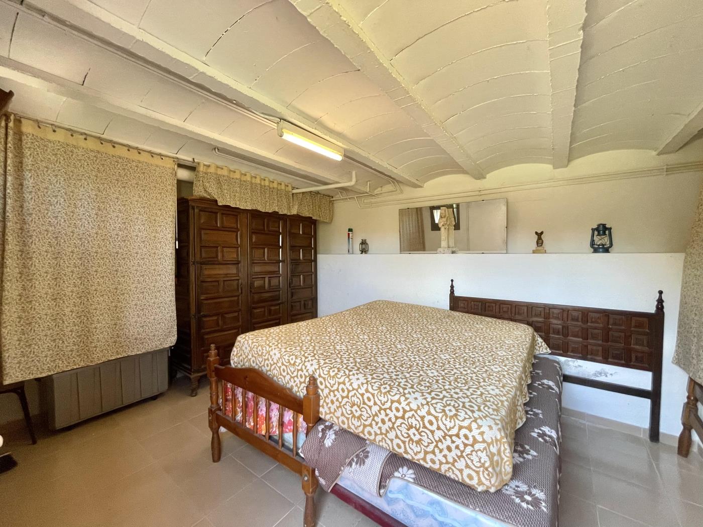 Space and charm: rustic house with garden in Residencial Begur in Begur