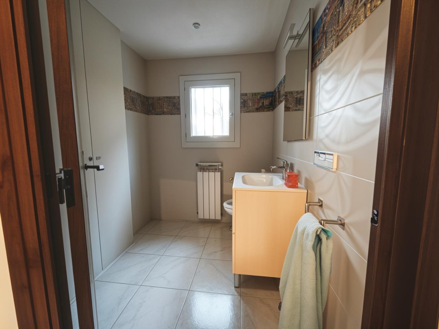 Gemütliches Haus mit Terrasse und Privatsphäre in Residencial Beg in Begur