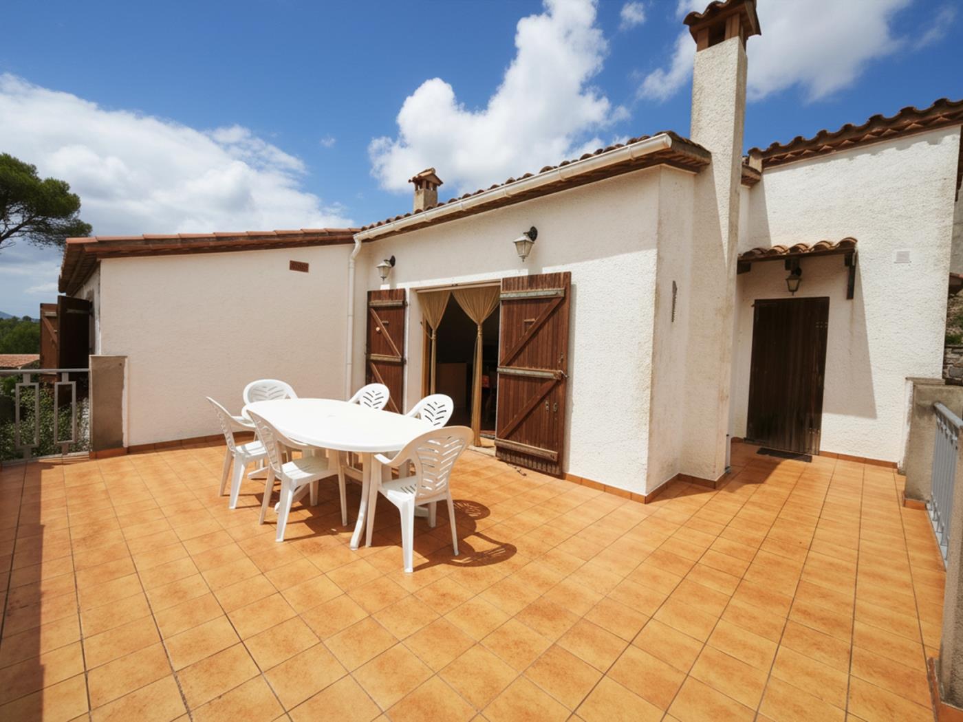 Gemütliches Haus mit Terrasse und Privatsphäre in Residencial Beg in Begur