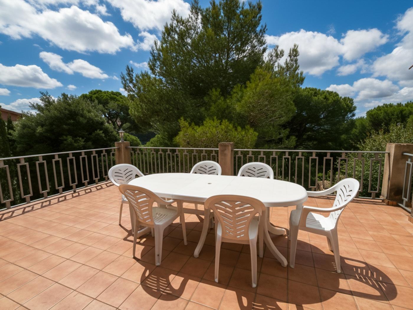 Gemütliches Haus mit Terrasse und Privatsphäre in Residencial Beg in Begur