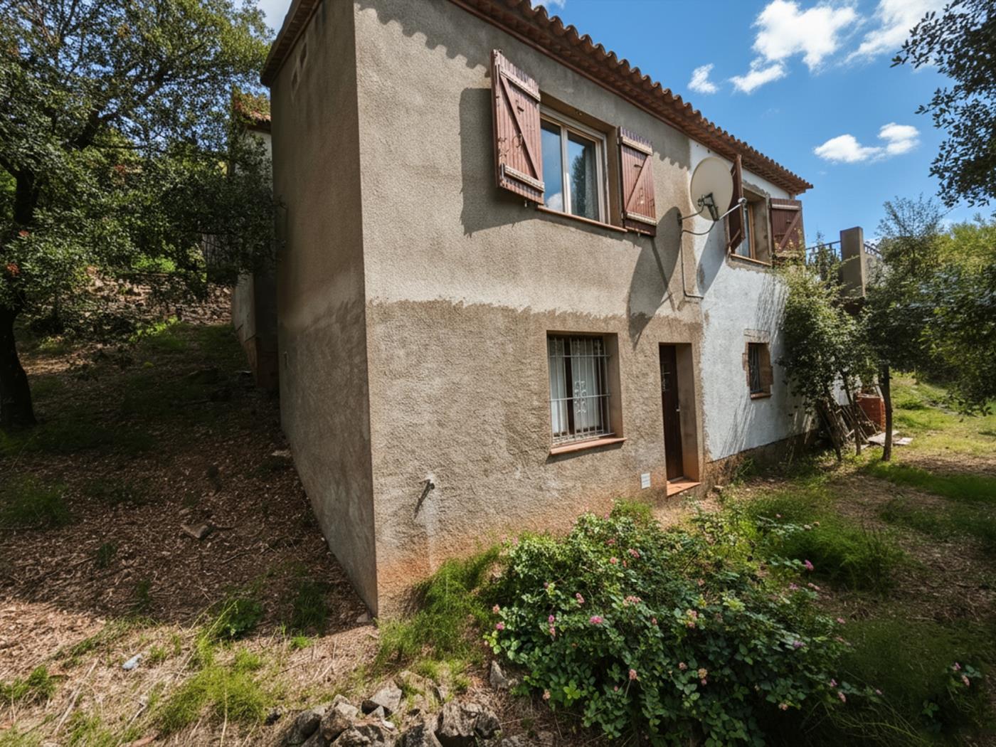 Gemütliches Haus mit Terrasse und Privatsphäre in Residencial Beg in Begur