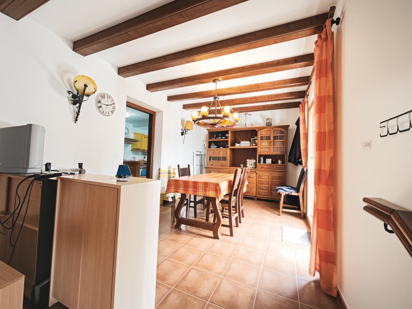 Gemütliches Haus mit Terrasse und Privatsphäre in Residencial Beg in Begur