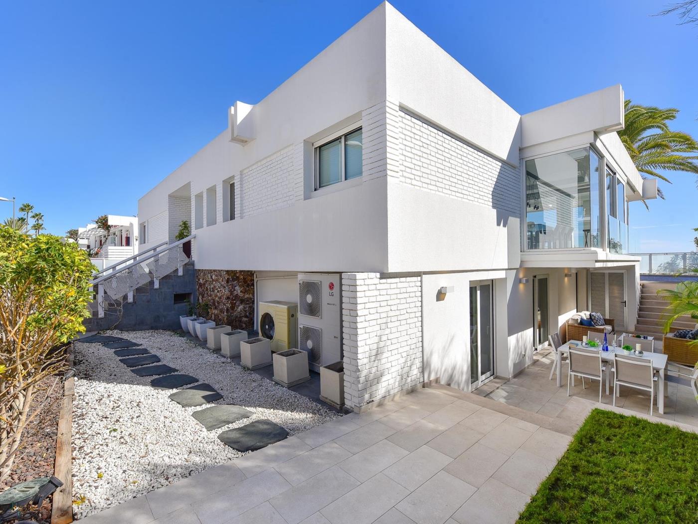 KARAT Villa Serenity Maspalomas in Maspalomas