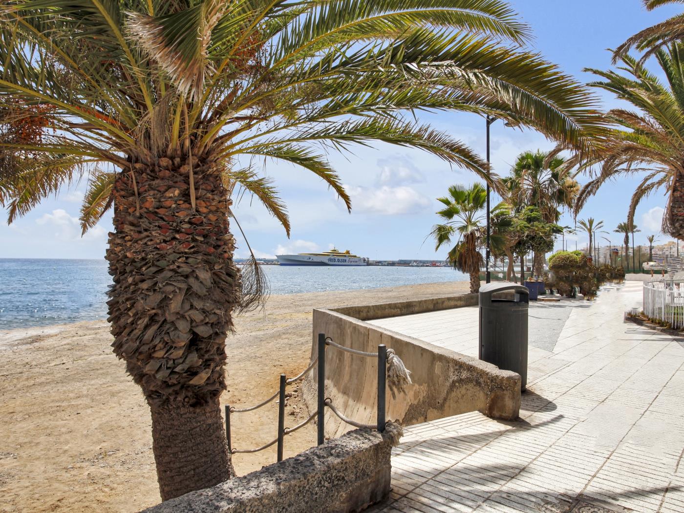 Stunning Holidays, SeaFront, On The Promenade en Los Cristianos