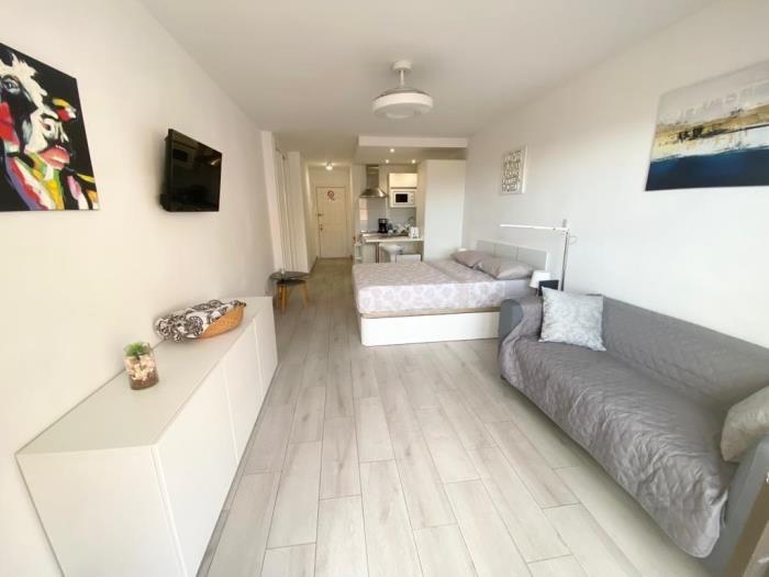 Top Floor Panoramic Studio, Heated Pool in Los Cristianos