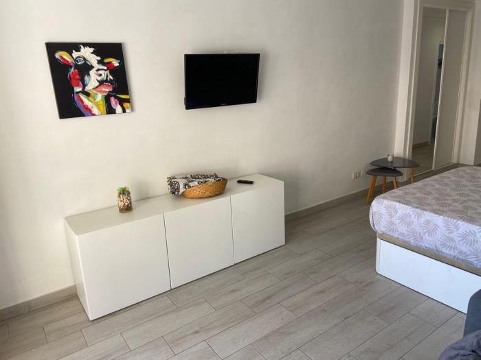 Top Floor Panoramic Studio, Heated Pool in Los Cristianos