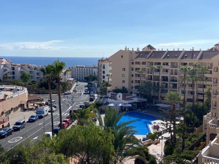 Top Floor Panoramic Studio, Heated Pool in Los Cristianos