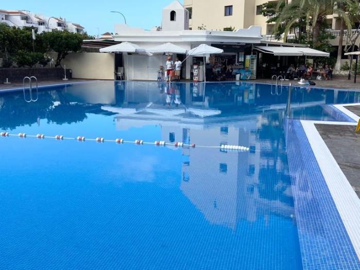 Top Floor Panoramic Studio, Heated Pool in Los Cristianos