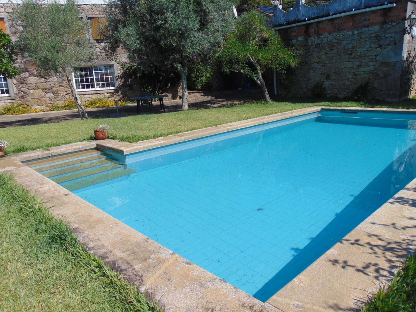 Agradable casa en entorno rural con piscina in Rosal, O