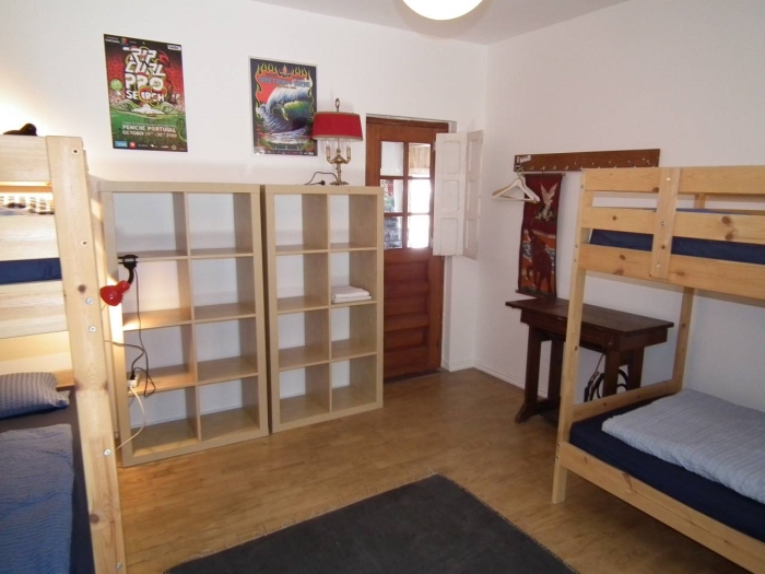 Da Silva Surfcamp - cama en dormitorio femenino 3 en Lourinhã