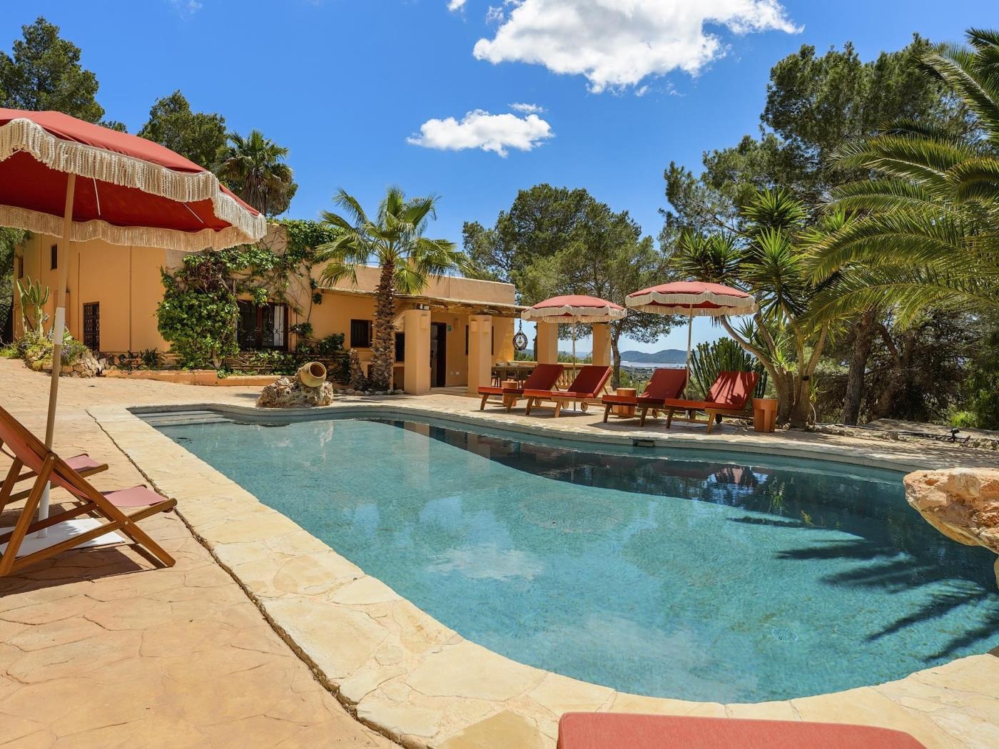 Villa de Montaña gran piscina in Sant Josep de sa Talaia