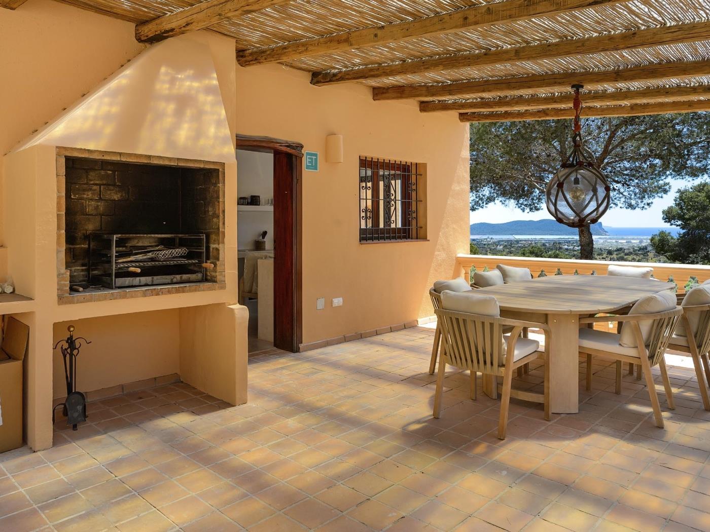 Villa de Montaña gran piscina in Sant Josep de sa Talaia