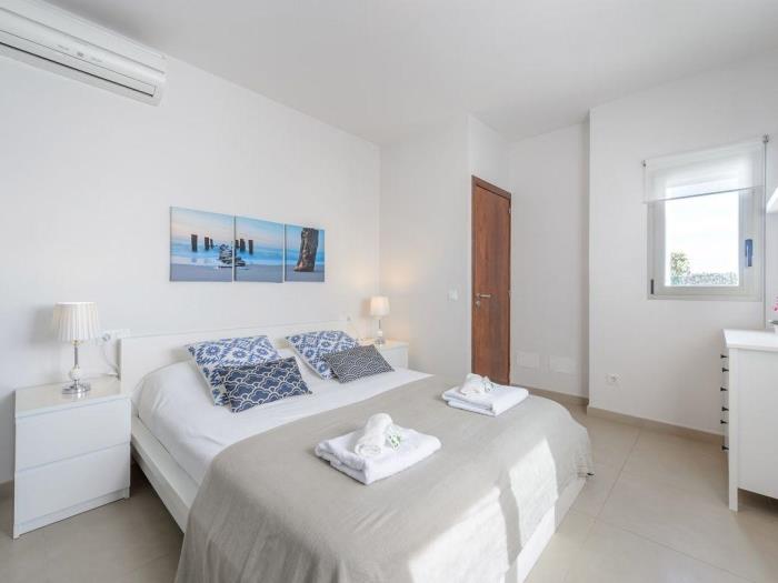 Moderna casa con piscina privada en Santa Eulària des Riu