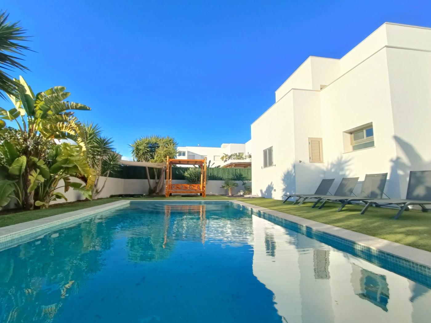 Moderna casa con piscina privada en Santa Eulària des Riu