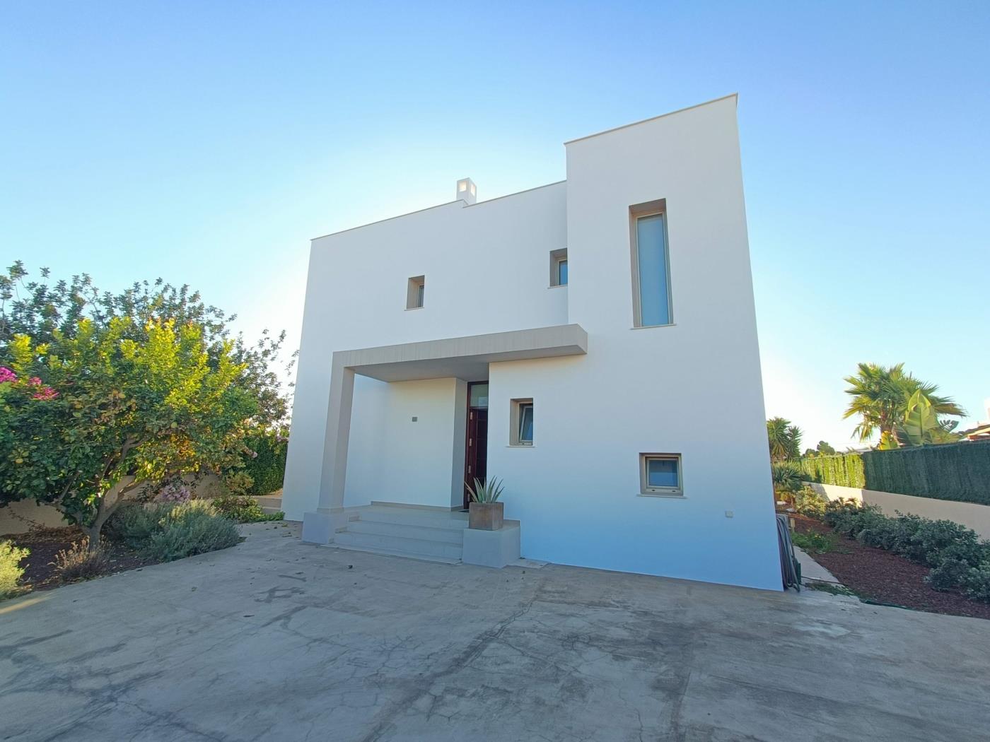 Moderna casa con piscina privada en Santa Eulària des Riu