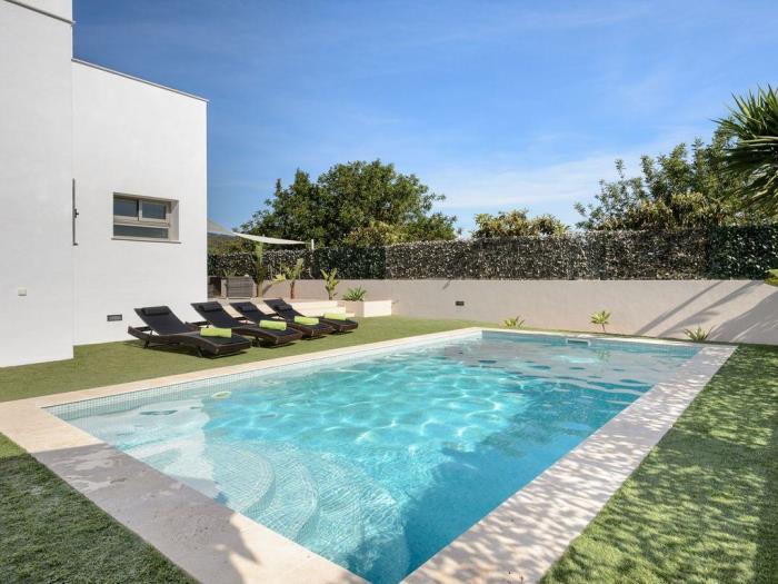 Moderna casa con piscina privada en Santa Eulària des Riu