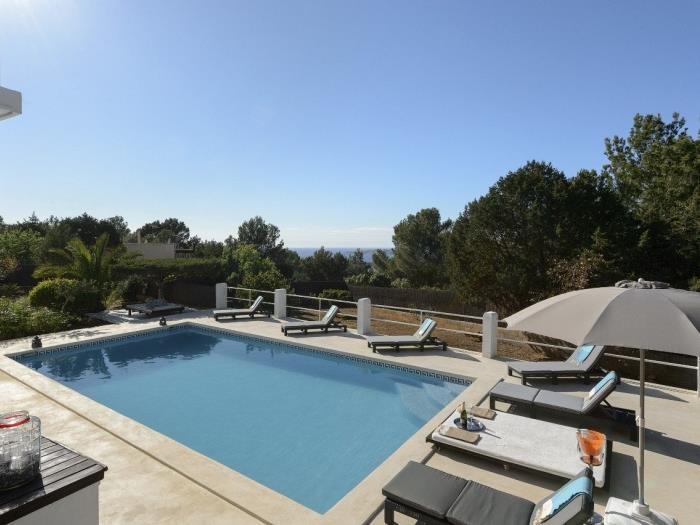 Villa con piscina y vistas al mar en Sant Josep de sa Talaia