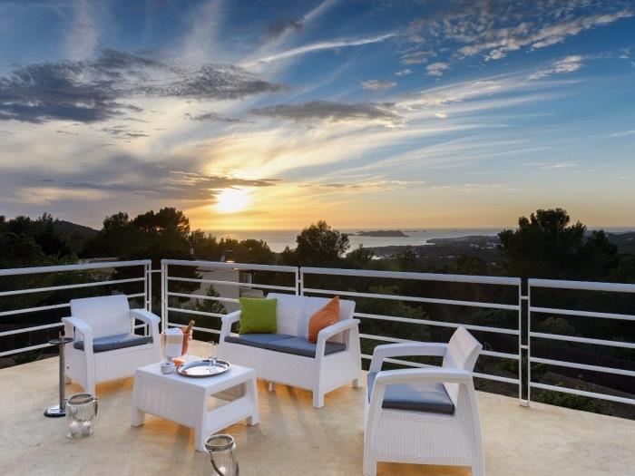 Villa con piscina y vistas al mar en Sant Josep de sa Talaia