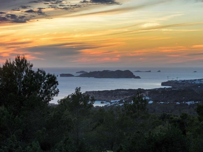 Villa con piscina y vistas al mar en Sant Josep de sa Talaia