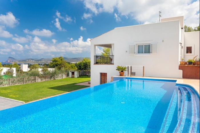 Villa Esgueva - Seaview Villa in Port des Torrent in Sant Josep de sa Talaia