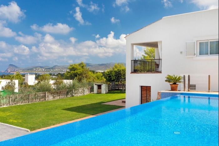 Villa Esgueva - Seaview Villa in Port des Torrent in Sant Josep de sa Talaia