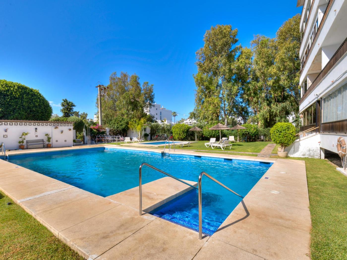 SEALIGHT - In front of the beach, with pool, in the Golden Mile