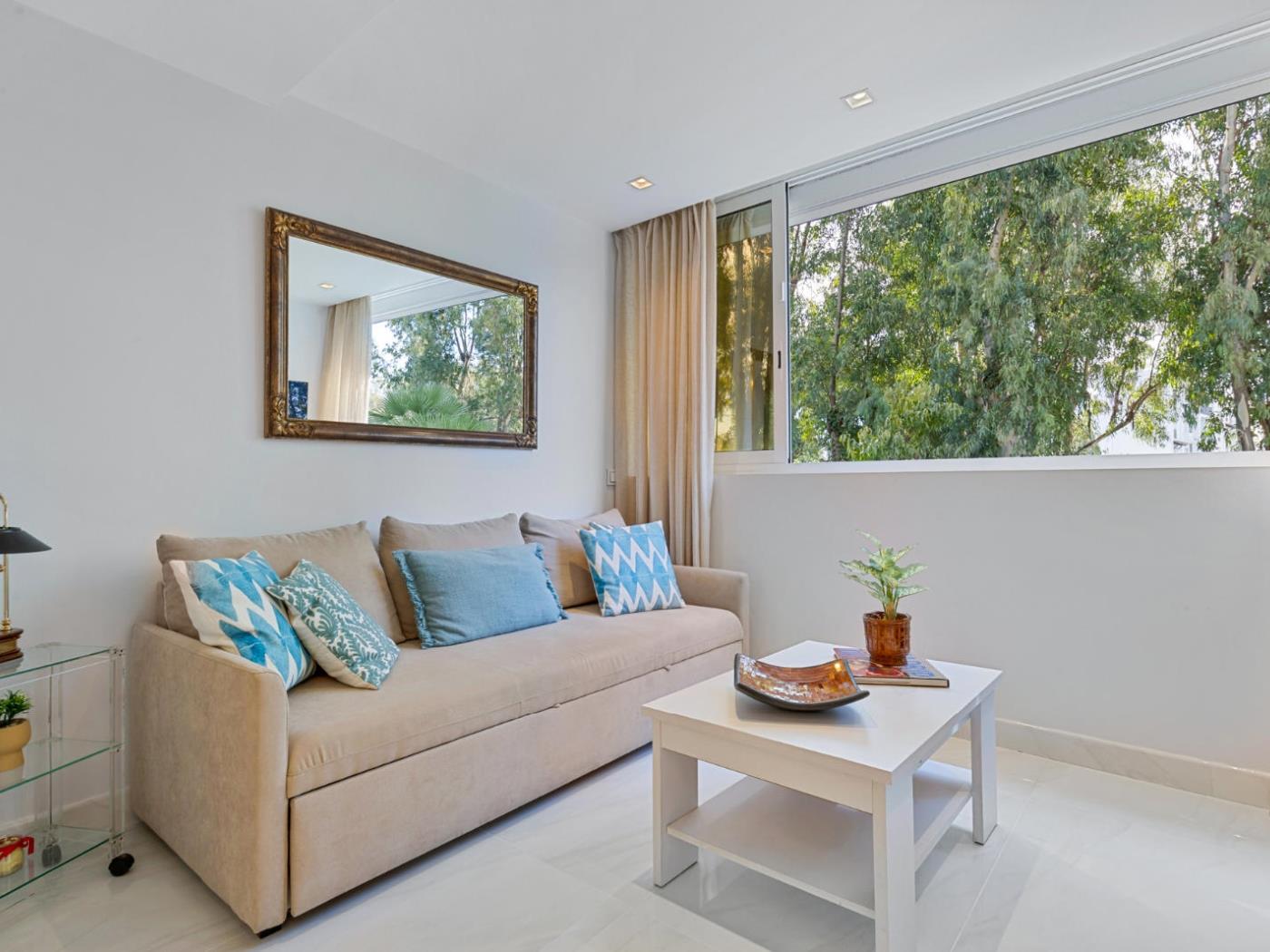 SEALIGHT - In front of the beach, with pool, in the Golden Mile