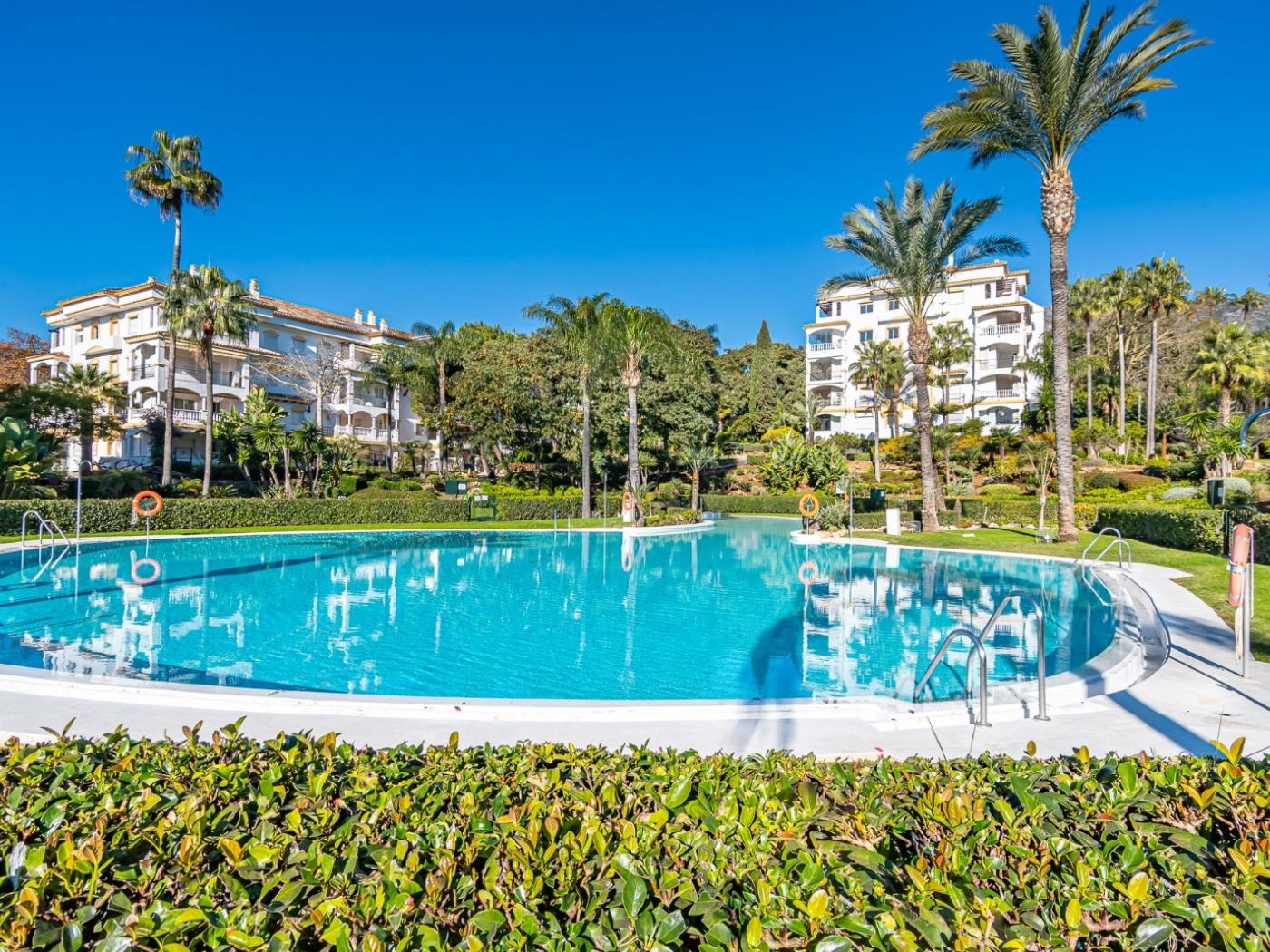 UNIQUE - Penthouse close to the beach, with pool, in the Golden Mile