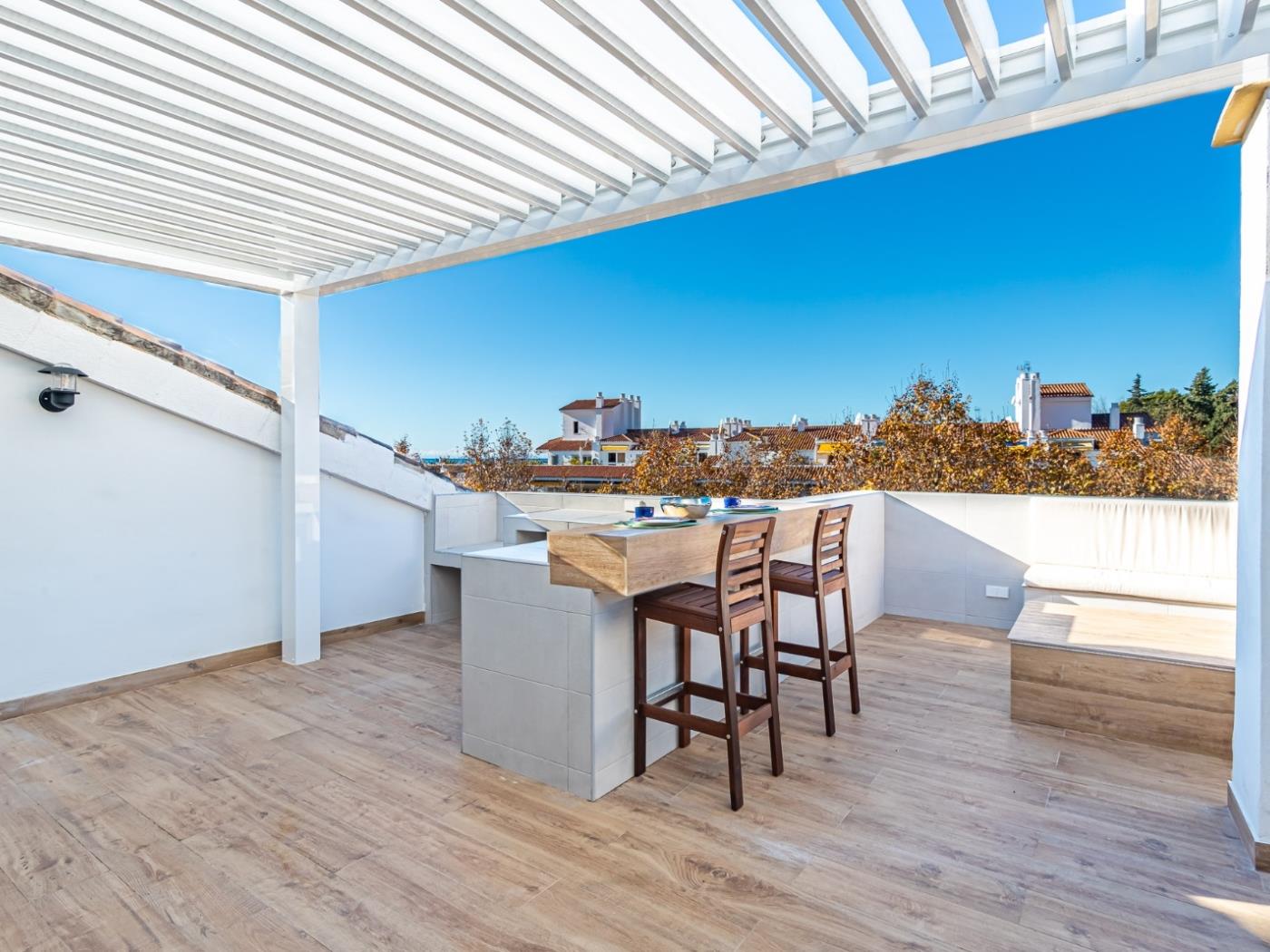 UNIQUE - Penthouse close to the beach, with pool, in the Golden Mile