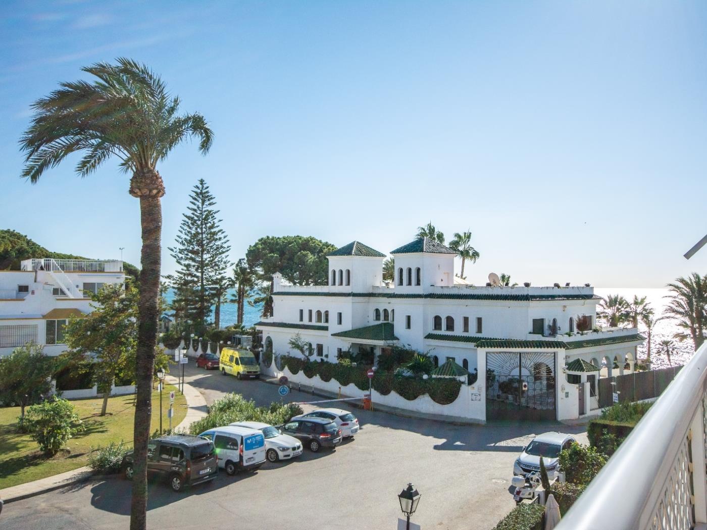 SEALOVER - Enjoy the beach in the Golden Mile