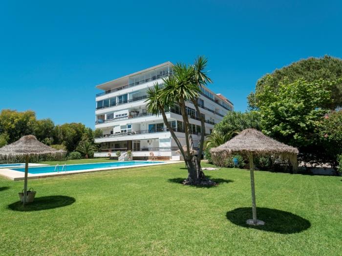 RELAX - In the beach, with pool in the Golden Mile