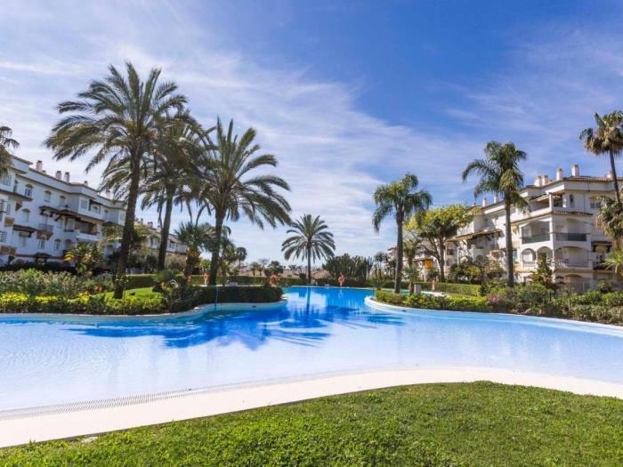 SERENITY - Sea views, close to the beach and pool in the Golden Mile