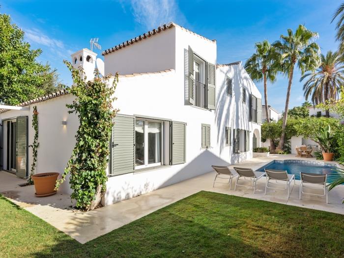 VILLA JASMIN - In front of the beach with private pool, in the Golden Mile