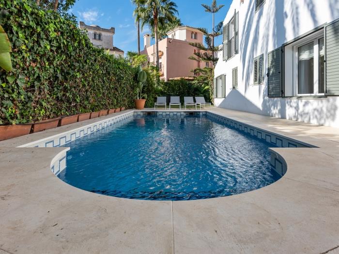 VILLA JASMIN - In front of the beach with private pool, in the Golden Mile