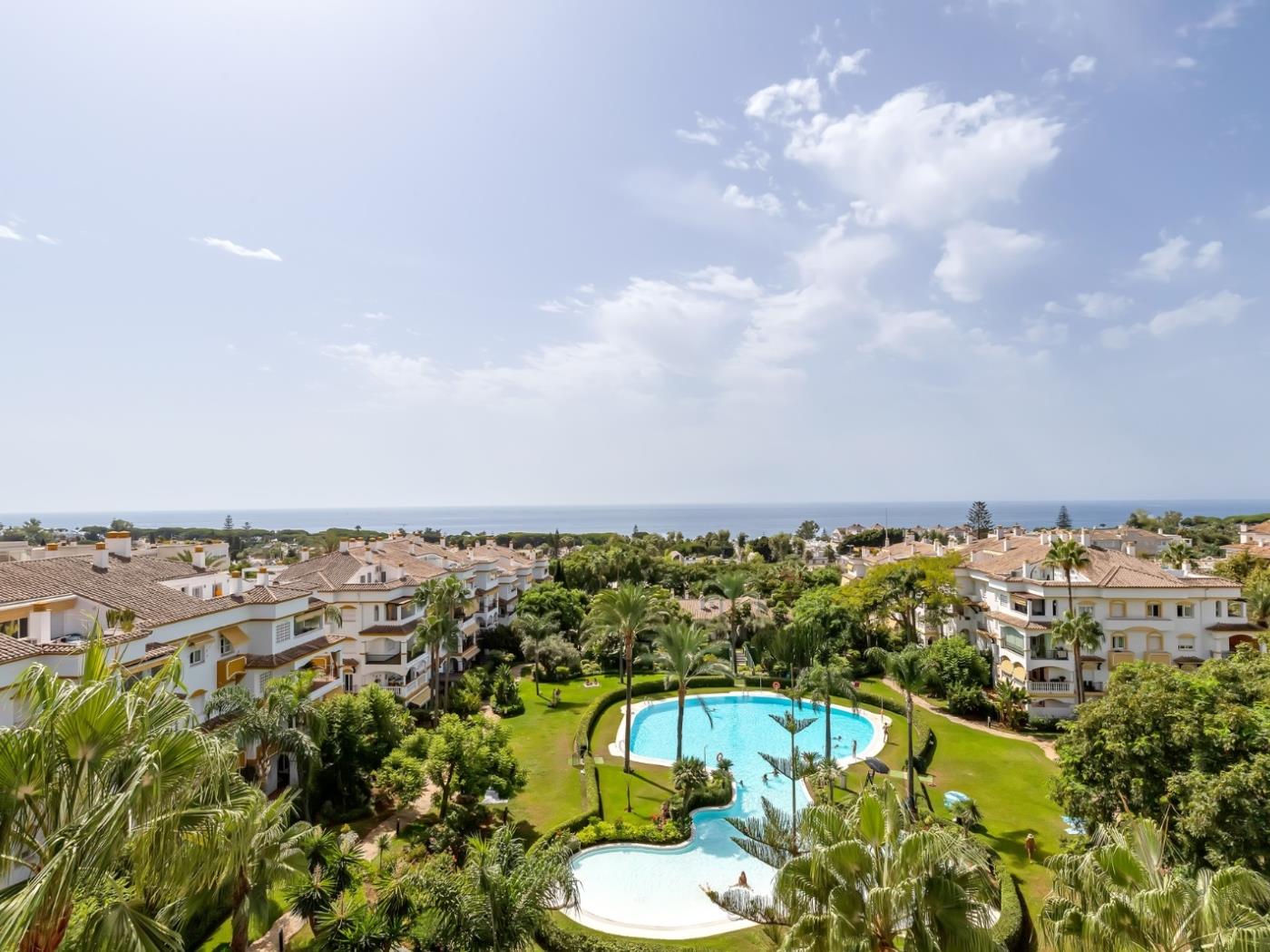 PRIVILEGE - Probably the best views, close to the beach, in the Golden Mile