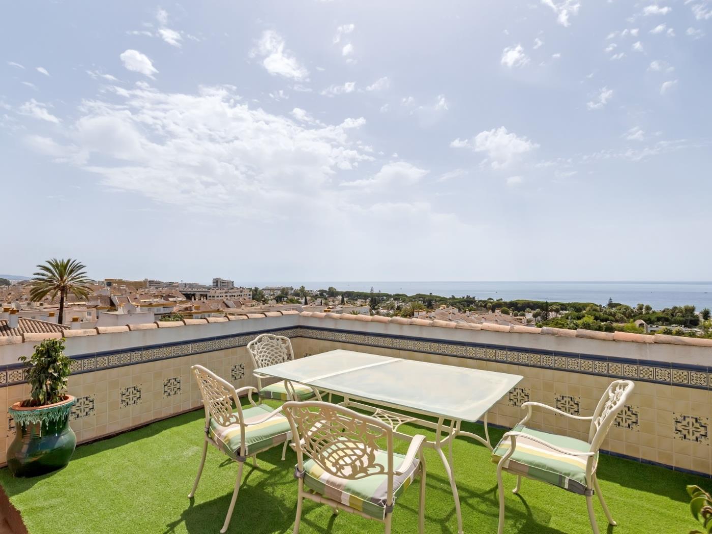 PRIVILEGE - Probably the best views, close to the beach, in the Golden Mile