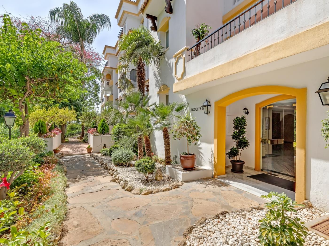 PRIVILEGE - Probably the best views, close to the beach, in the Golden Mile