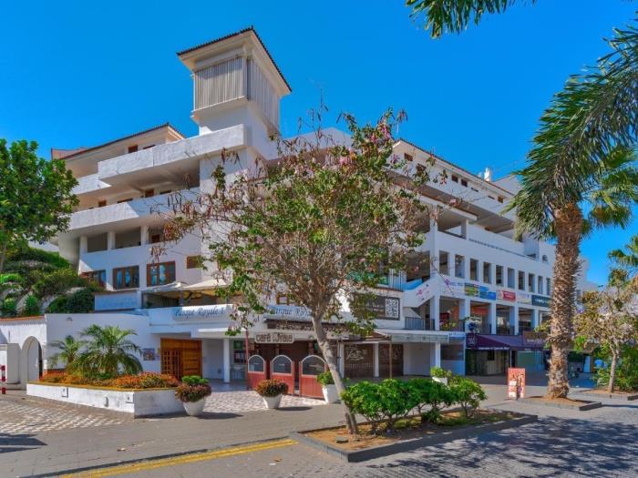 Апартамент с видом на бассейн в самом сердце Коста-Адехе b Costa Adeje