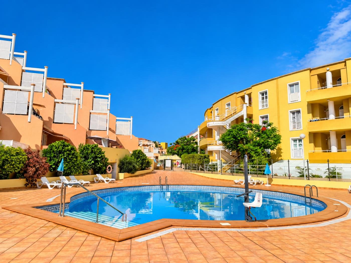 Апартаменты в комплексе Orlando рядом с пляжами и парками b Costa Adeje