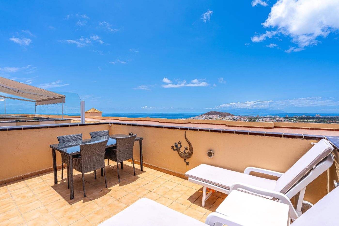 Apartamento con vistas a la última planta en Los Cristianos