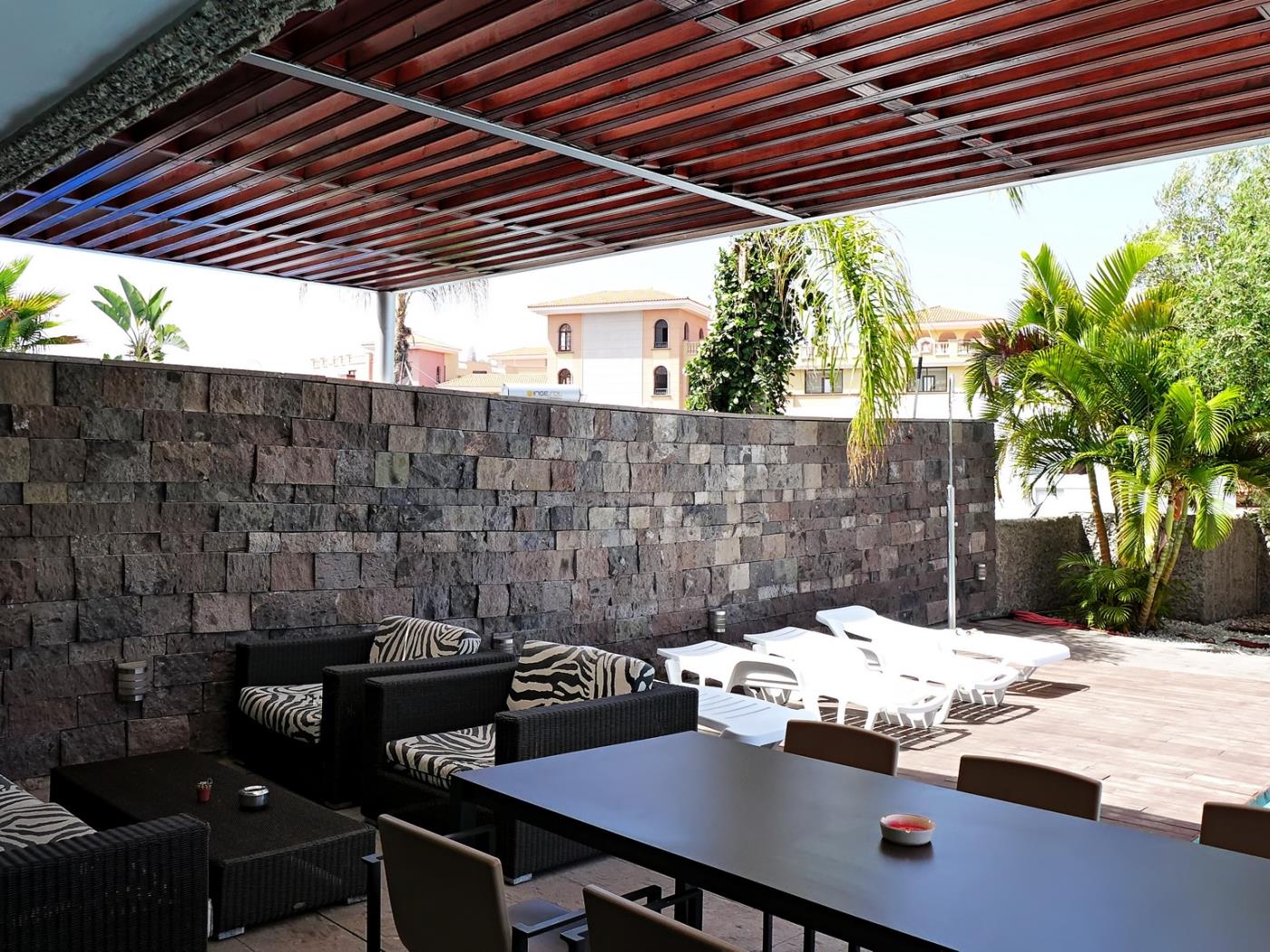Villa cerca de Plaza del Duque con piscina privada y vistas en Costa Adeje-Playas del Duque