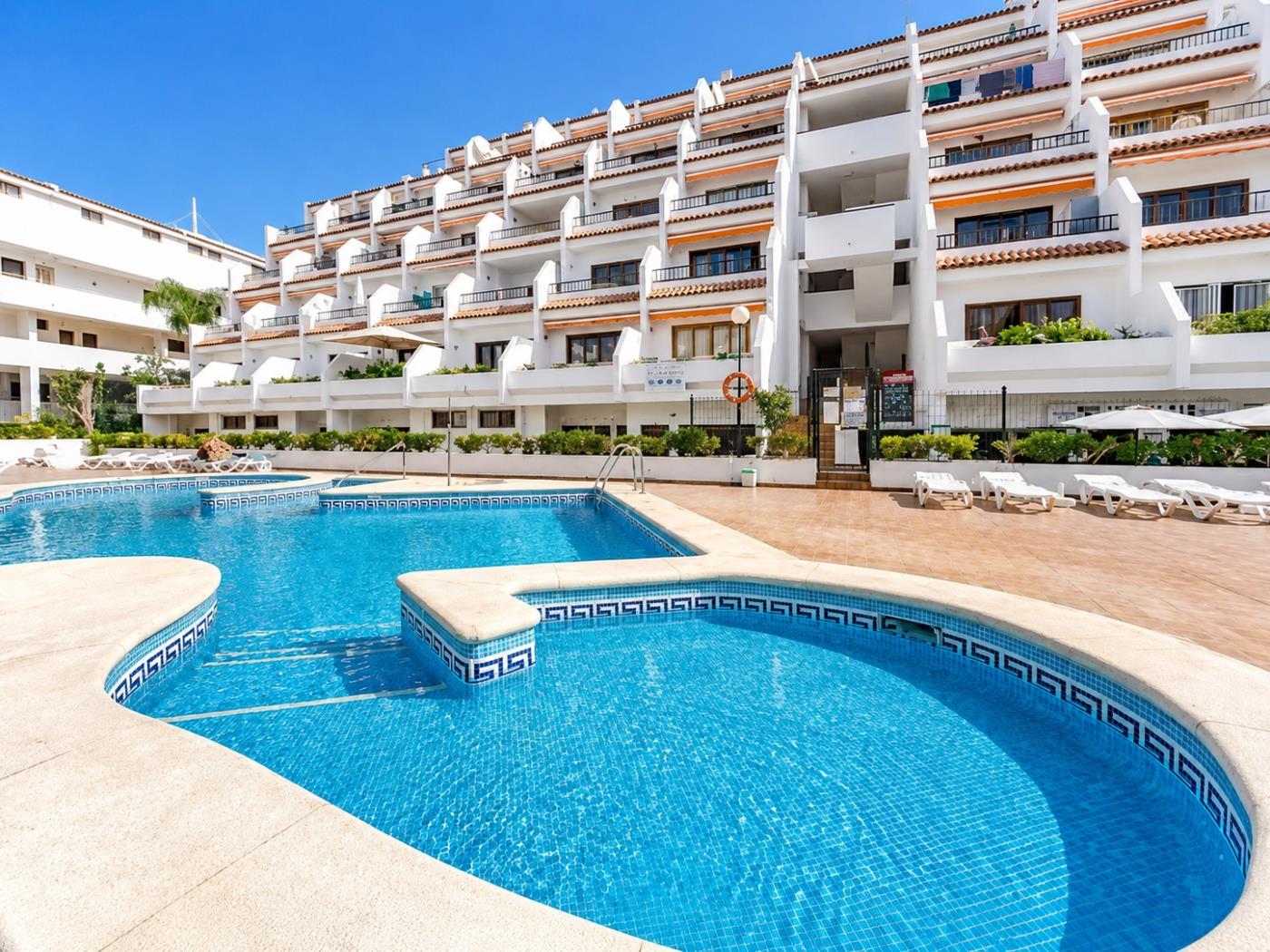 Apartamento en Ocean Park Suites con vistas a la piscina en Adeje
